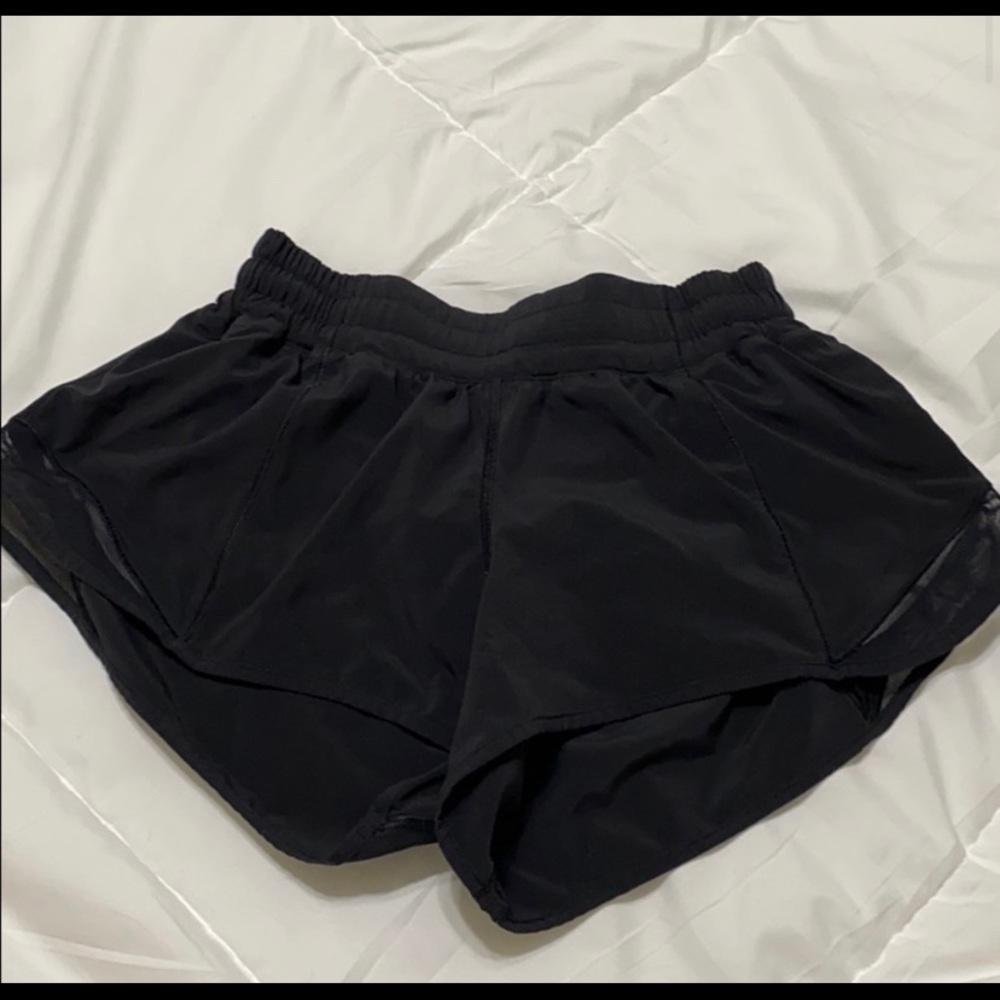 Black lululemon hotty hot shorts 2.5 in size 2